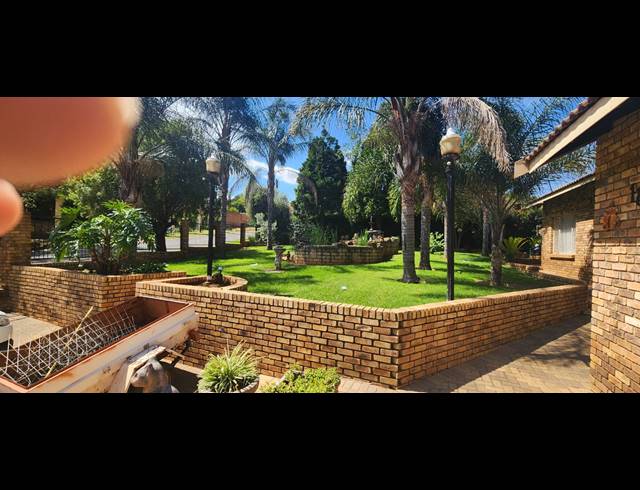 4 BEDROOM HOUSE FOR SALE IN SUIDEROORD
